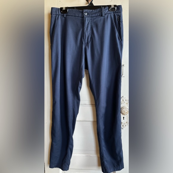 Lululemon - Men’s ABC Slim-Fit Trouser
Warpstrem (size 30/30L) - Picture 9 of 10